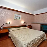 Hotel Italia 3*