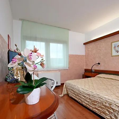 Hotell Italia 3*