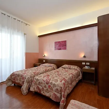 Italia 3* 몬팔코네