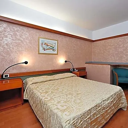 Hotell Italia 3*
