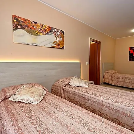 Italia Hotell 3*