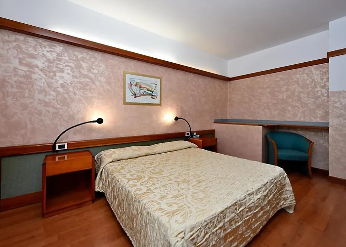 Hotel Italia 3*
